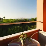 Melador Beachfront Апартаменты