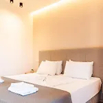 Melador Beachfront Апартаменты *